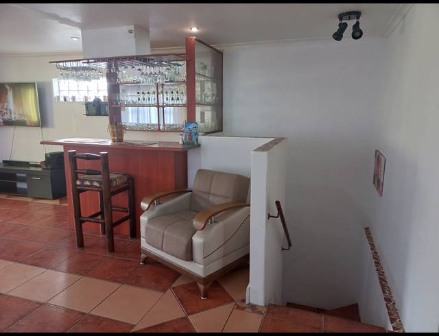 4 BEDROOM HOUSE FOR SALE IN WESTRIDGE